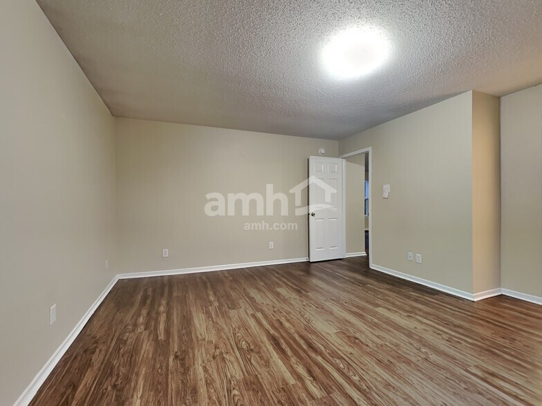 Building Photo - 15135 Fawn Hollow Ln
