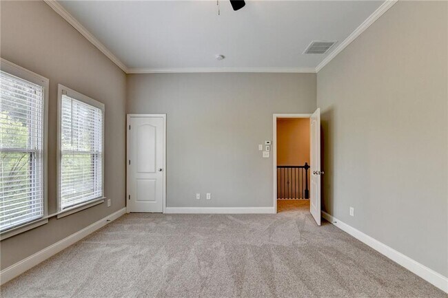Building Photo - 812 Red Hart Ln