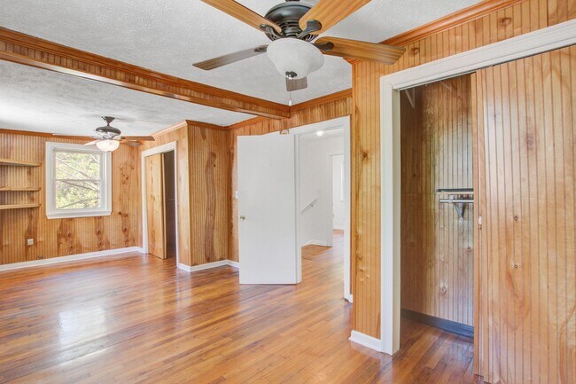 Building Photo - Now Leasing - Charming Renovated 3BR Home Near Downtown Columbia & Major Colleges