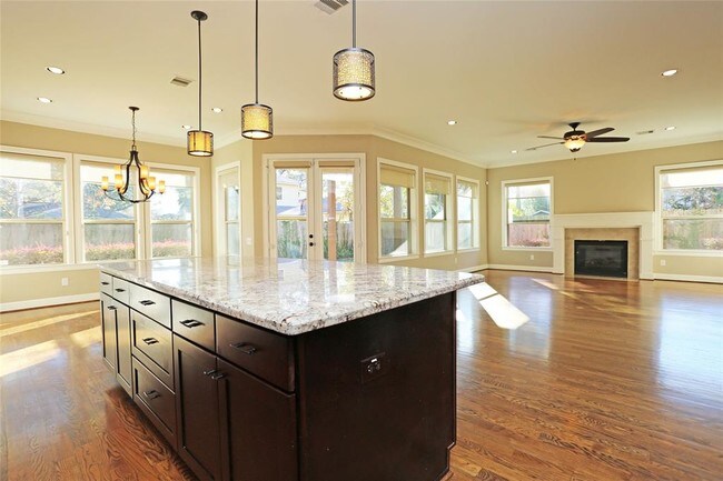 Building Photo - 1611 Wakefield Dr