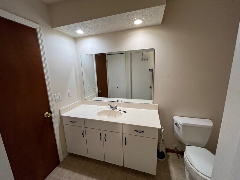 Building Photo - 3207 Amy Dr