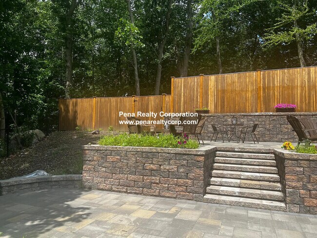 Building Photo - 130 South St