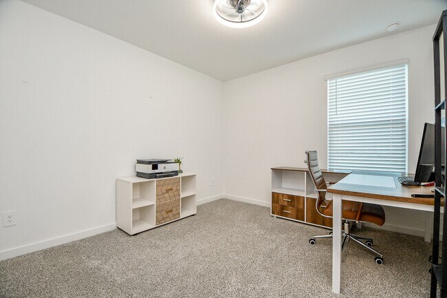 Building Photo - 2917 Skyline Mesa Dr