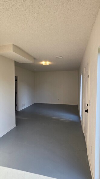 Building Photo - 3305 N Tracy Ave