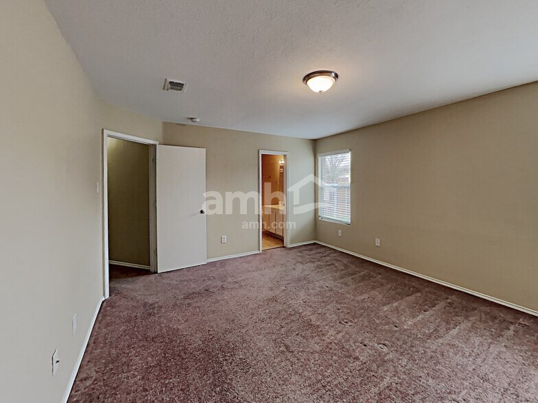 Building Photo - 1514 Lonesome Dove Trail