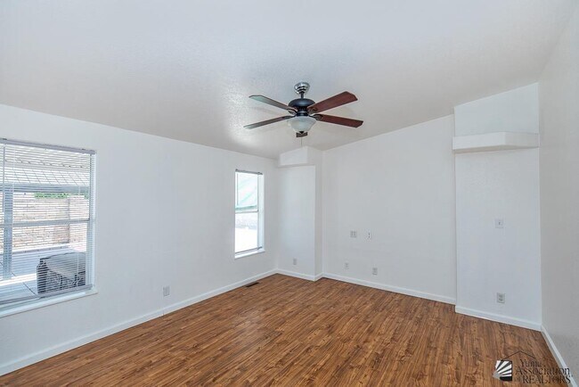 Building Photo - 10439 E 37th St