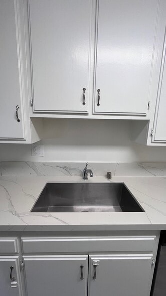 Building Photo - 8722 Delgany Ave