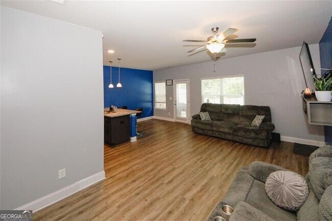 Building Photo - 10162 Benton Woods Dr