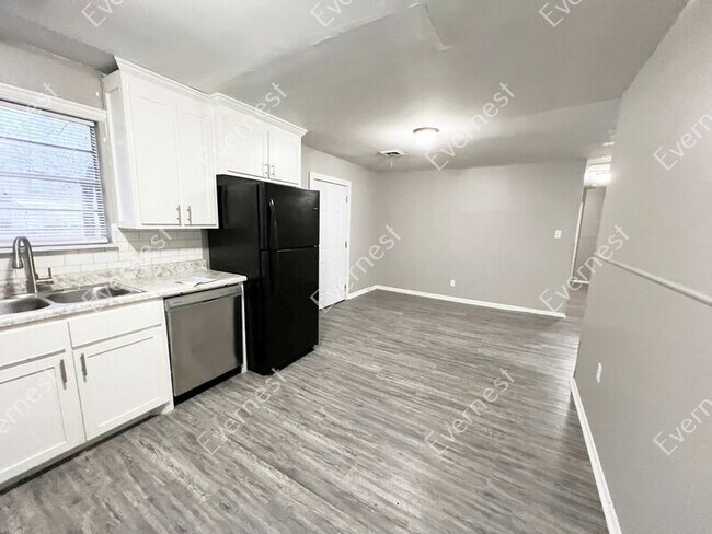 Building Photo - 7809 Bradley Dr