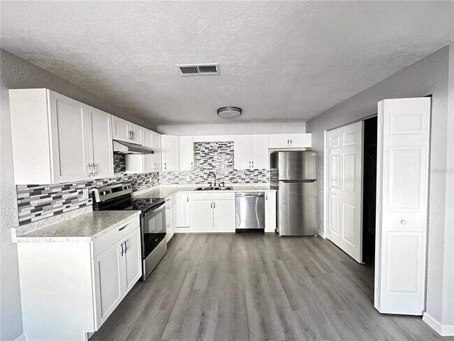 Building Photo - 3761 NE 40th Pl