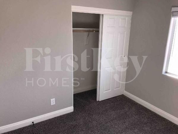 Building Photo - 5620 Royal Castle Ln