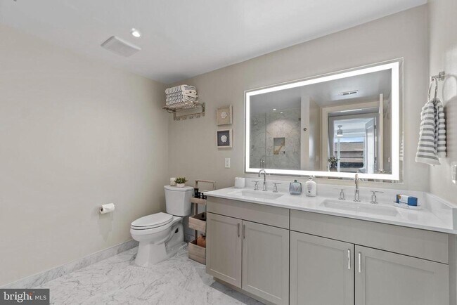 Building Photo - 925 N Fairfax St