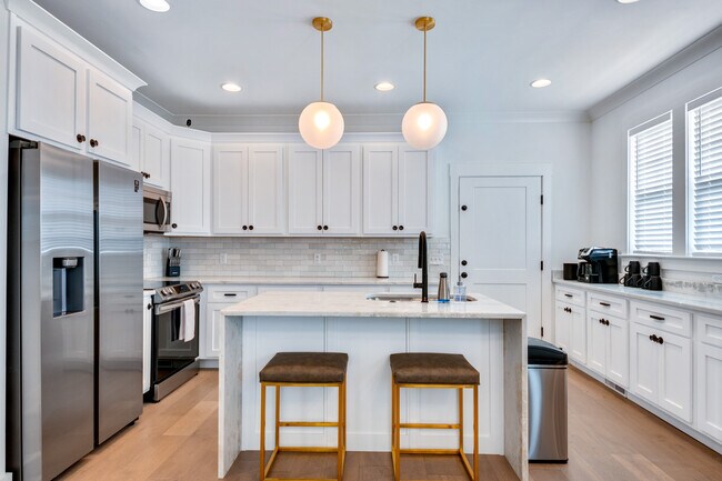 Building Photo - 1017 E 14th St