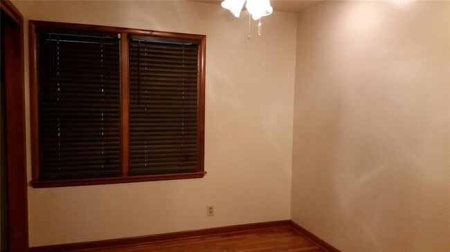 Building Photo - 511 Fleetwood Dr