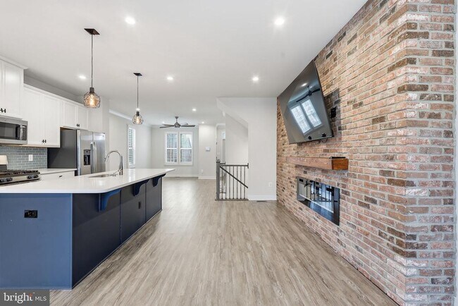 Building Photo - 18091 Red Cedar Rd