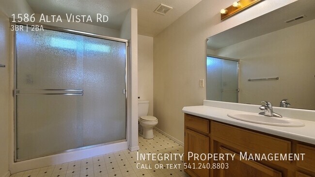 Building Photo - 1586 Alta Vista Rd