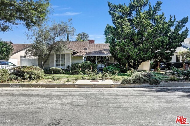 Building Photo - 3830 Vineland Ave