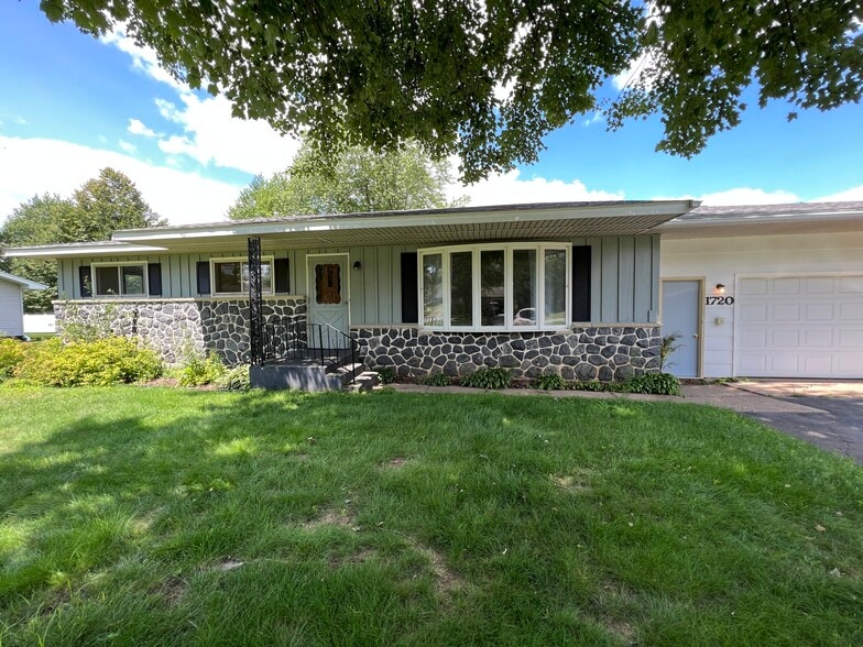 Primary Photo - 1720 Heuss Ave