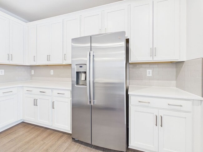 Building Photo - 640 Brookwood Glen Terrace