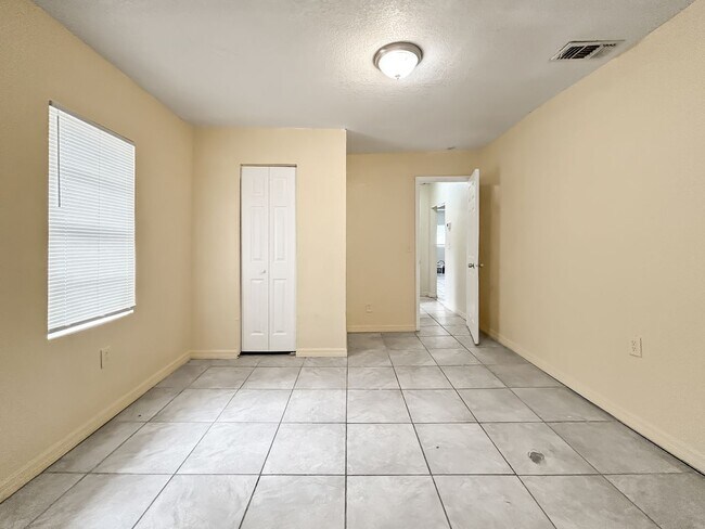 Building Photo - Updated and Move-In Ready in Prime Tampa Location! 4bed | 1bath