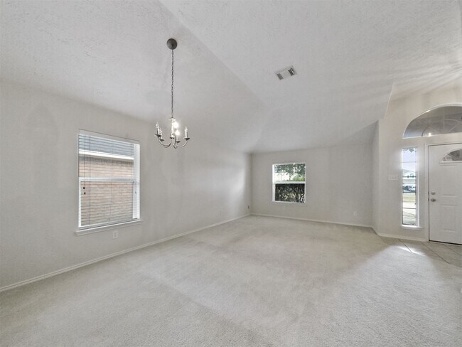 Building Photo - 427 Northvalley Dr