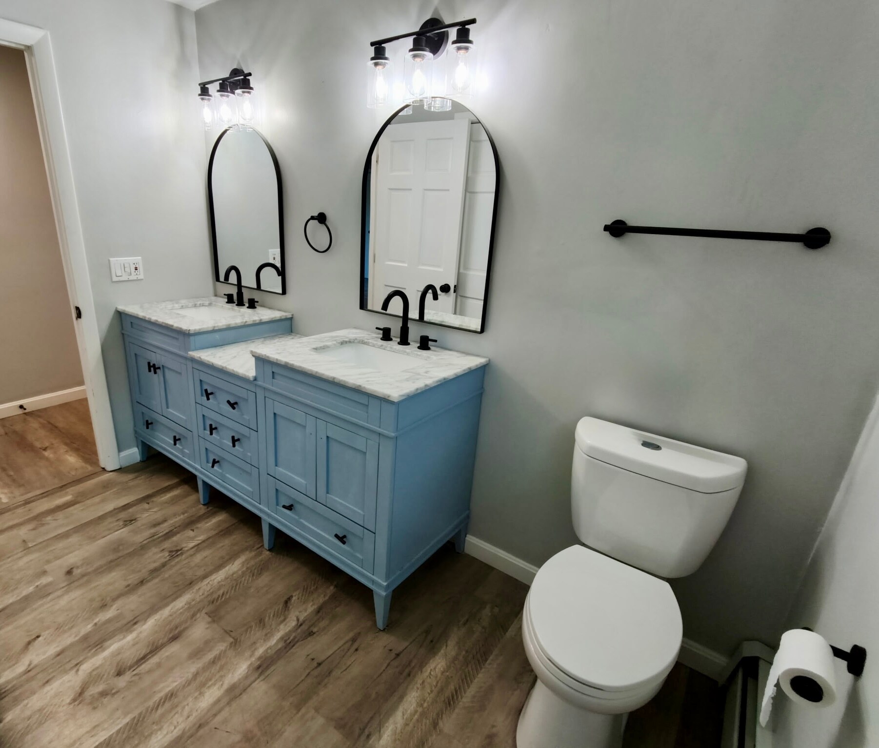 Double Vanity - 28 S Spencer Rd