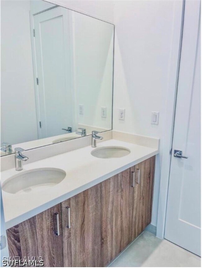 Building Photo - 5225 Marano Dr