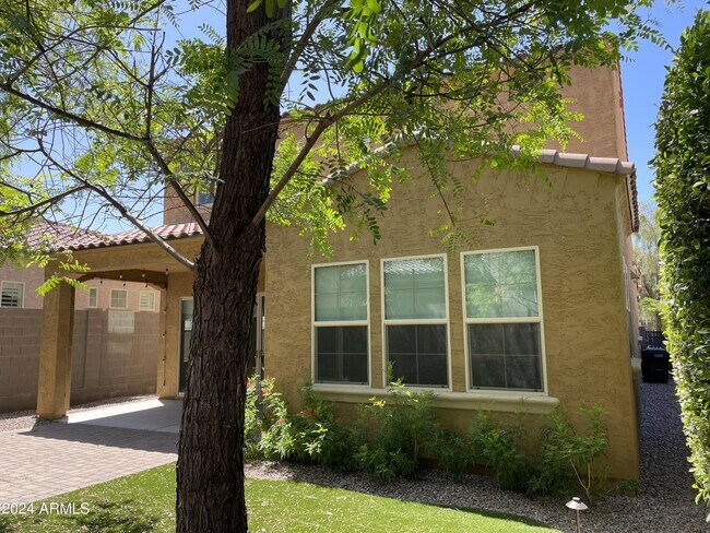 Building Photo - 4624 E Vista Bonita Dr