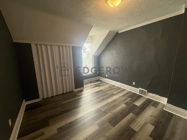Building Photo - 404 6th St NW