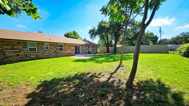 Building Photo - 3008 E Noble Dr