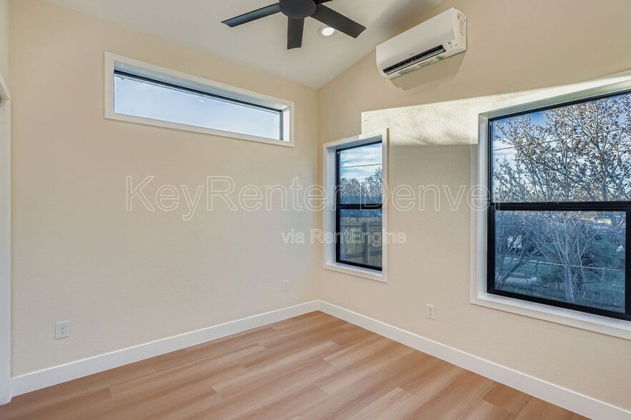 Building Photo - 154 1/2 S Stuart St