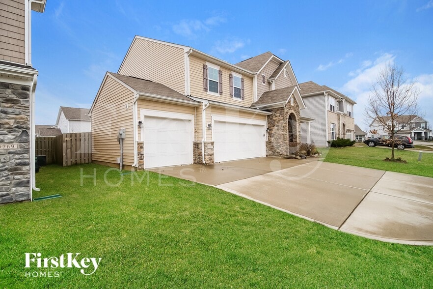 Building Photo - 5767 Blue Sky Dr