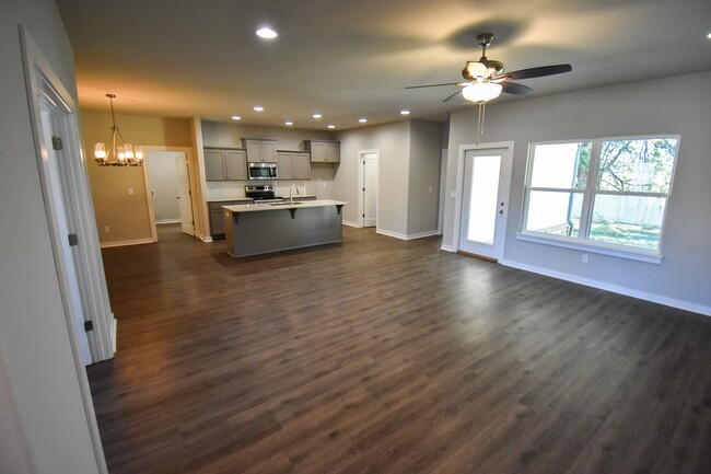 Building Photo - Gorgeous 4 Bedroom, 2 Bathroom Home in Far...