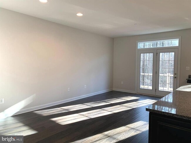 Building Photo - Gorgeous 4bd 3.5bth townhouse in Parkside.