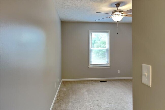 Building Photo - 600 Glendale Forest Dr