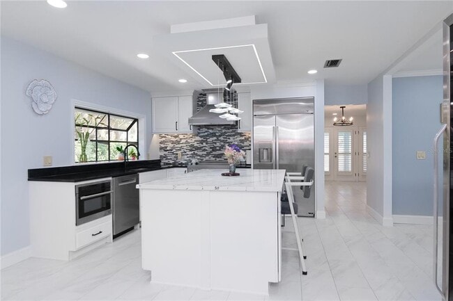 Building Photo - 4202 Deepwater Ln