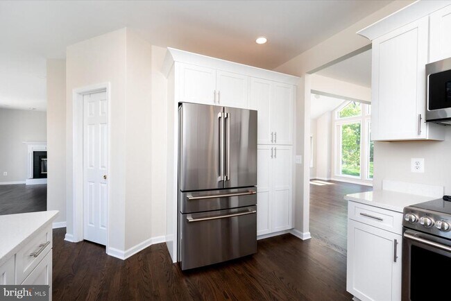Building Photo - 1100 Paca Dr