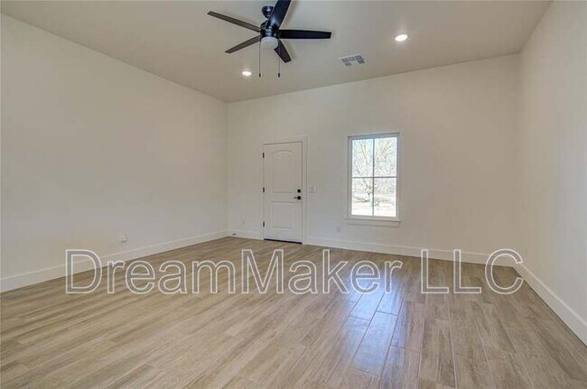 Building Photo - 126 Hope Ave