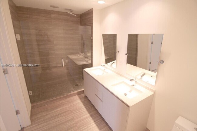 Building Photo - 1010 Brickell Ave