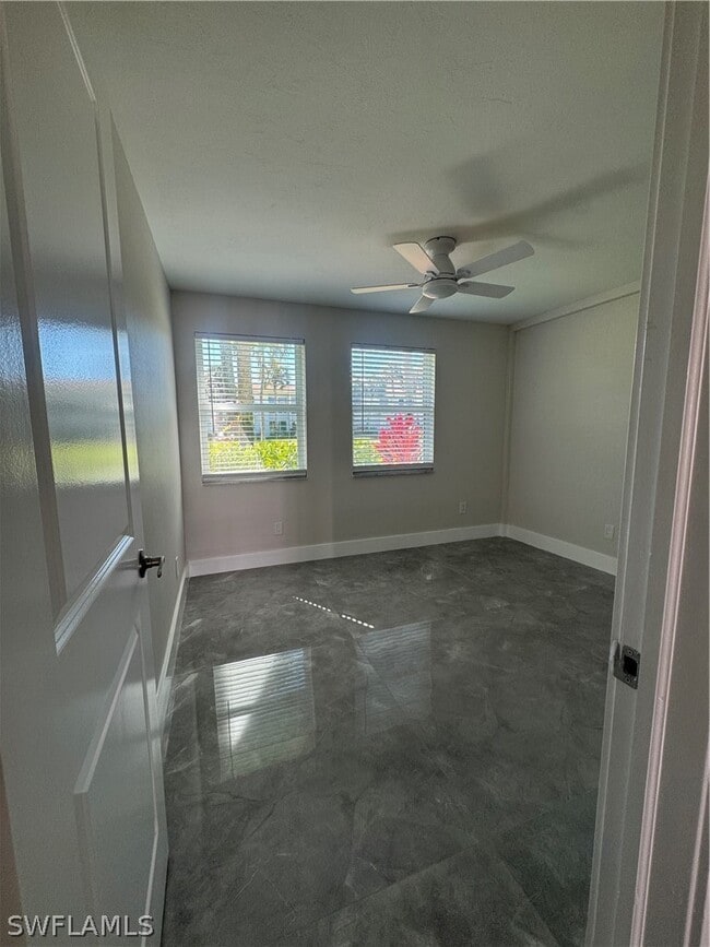 Building Photo - 637 12th Ave S