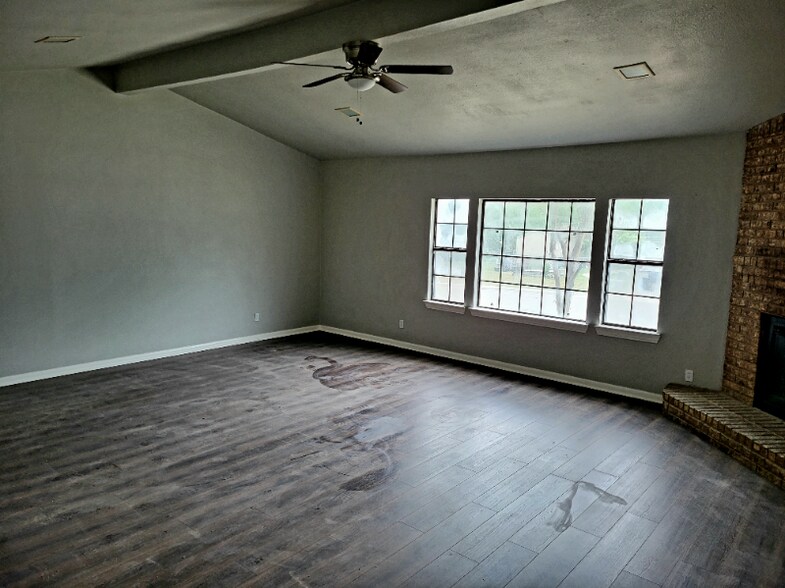 Building Photo - 4400 Hodgkins Rd