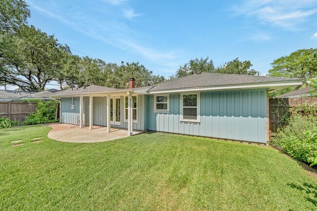 Building Photo - 6031 Moonmist Dr