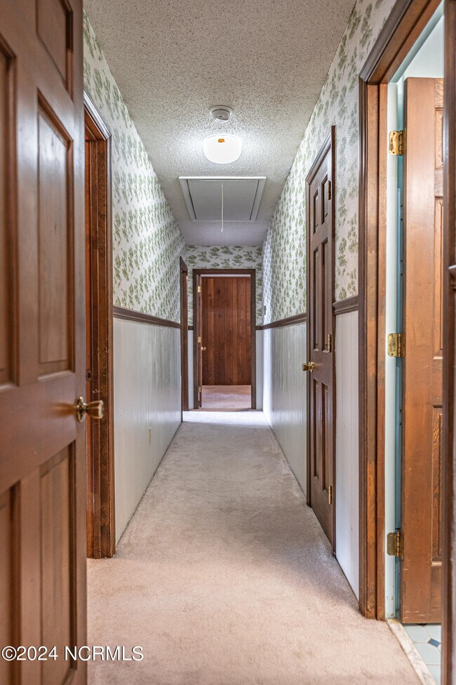 Building Photo - 309 Pinecrest Court Rd