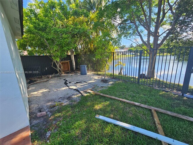 Building Photo - 5450 SW 165th Ct