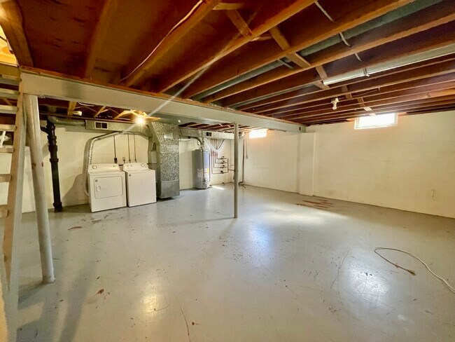 Building Photo - 4527 12th Ave