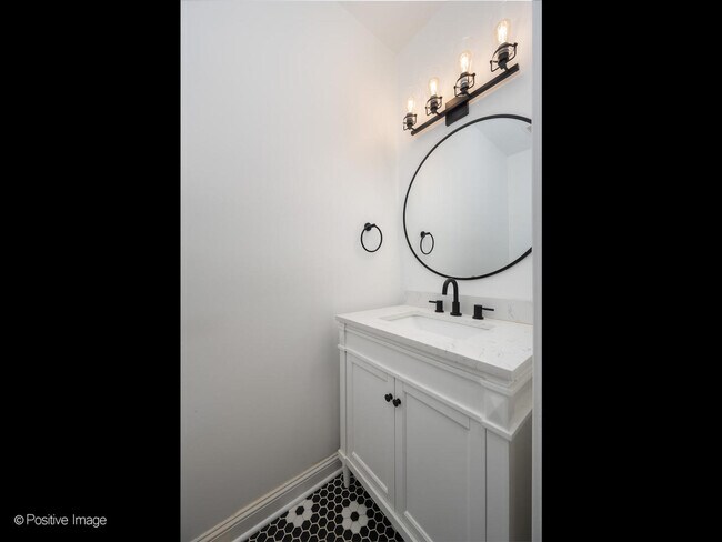 Building Photo - 3502 W Diversey Ave