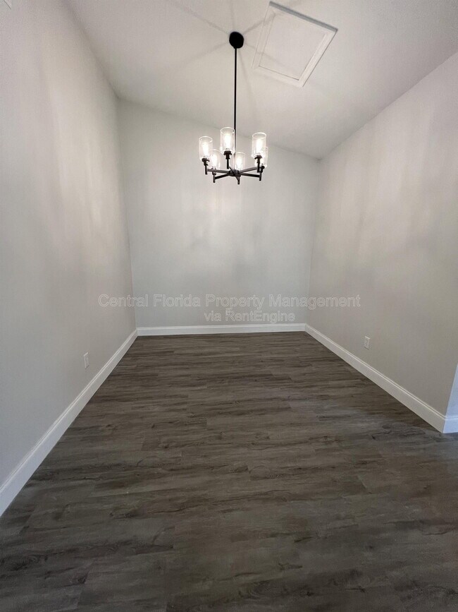 Building Photo - 916 Robinhood Ct