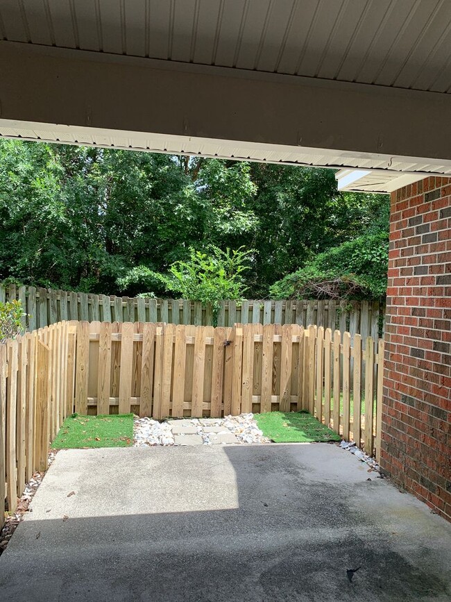 Building Photo - 2 Bedroom 1.5 Bath Townhome in Pleasant Gr...