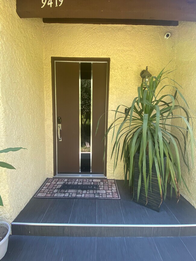 Building Photo - 9419 Via Patricia