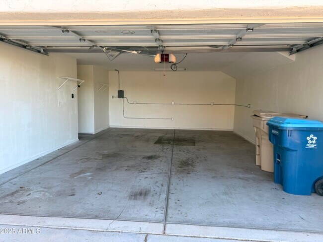 Building Photo - 13450 N Mountainside Dr